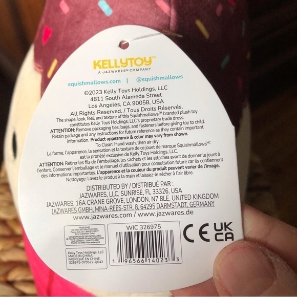 Squishmallows Elpha the Valintine's Day Cupcake (first to market) 8" - Picture 6 of 7